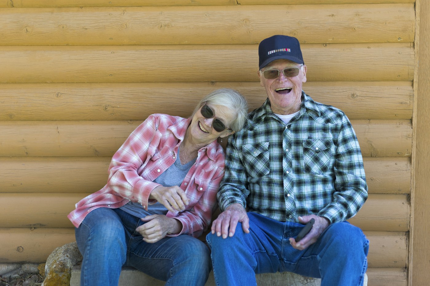 Fotografía de muestra de una pareja mayor sonriendo